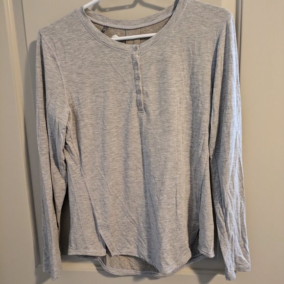 Under Armour top - Picture 1 of 2